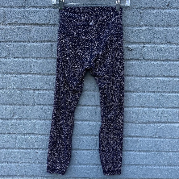 Lululemon Align Pant II 25"
Night View White Black Size 4 - Picture 4 of 9